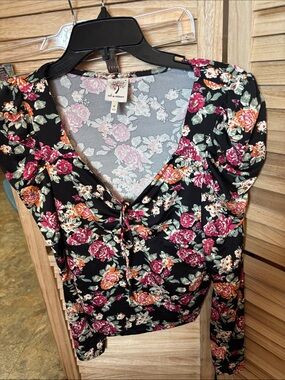 Self Esteem Black Floral V-Neck Low Cut Tie-Front Blouse Medium